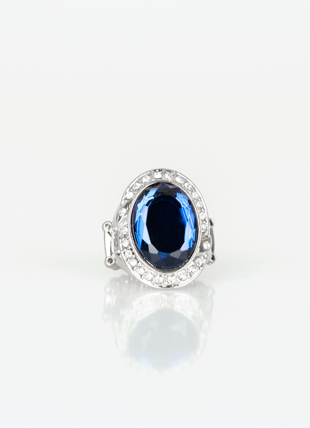 Queen Scene Blue Ring