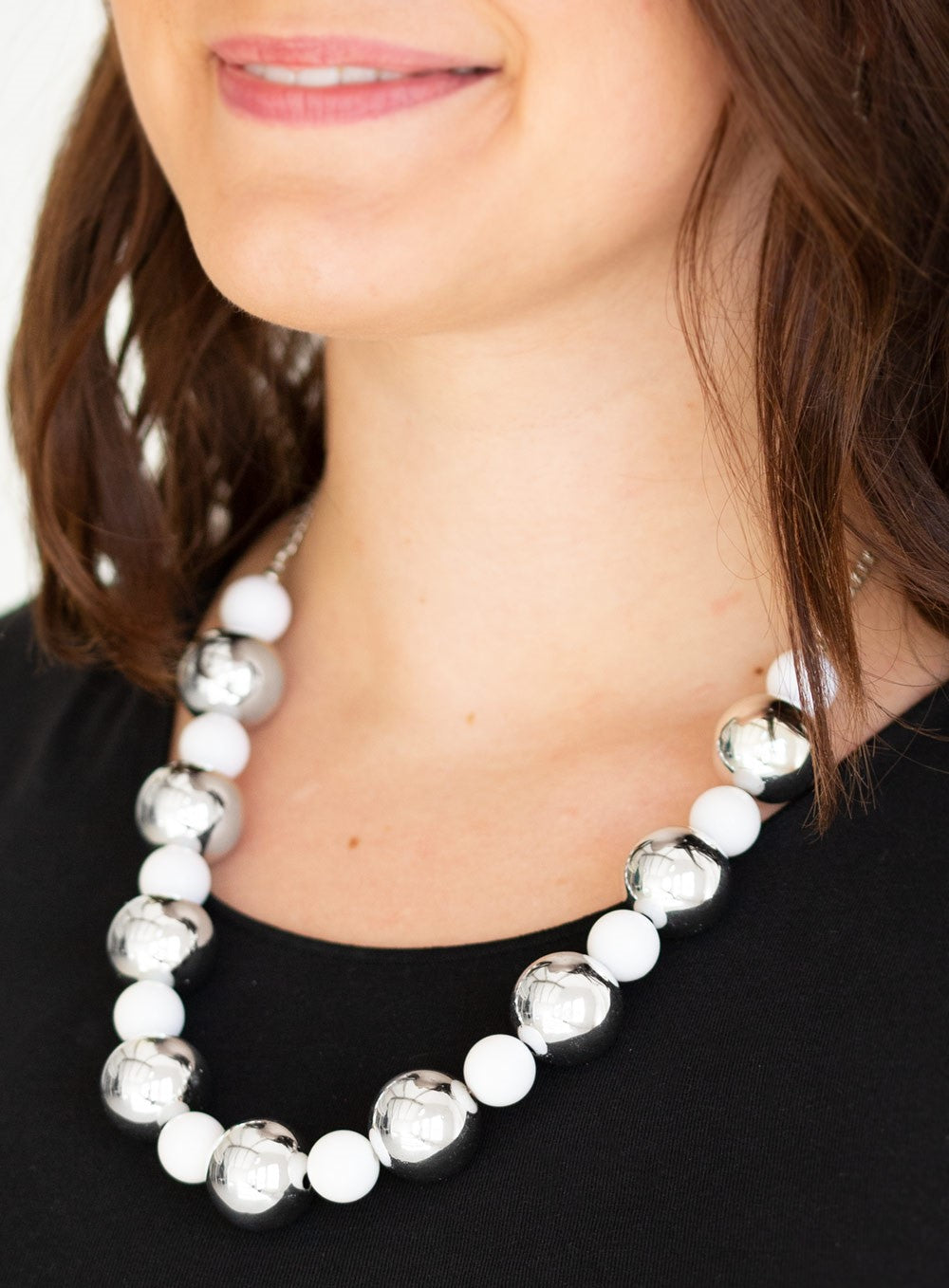 Top Pop White Necklace