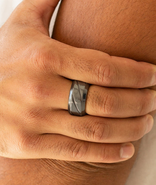 Sideswiped Men's Black Ring