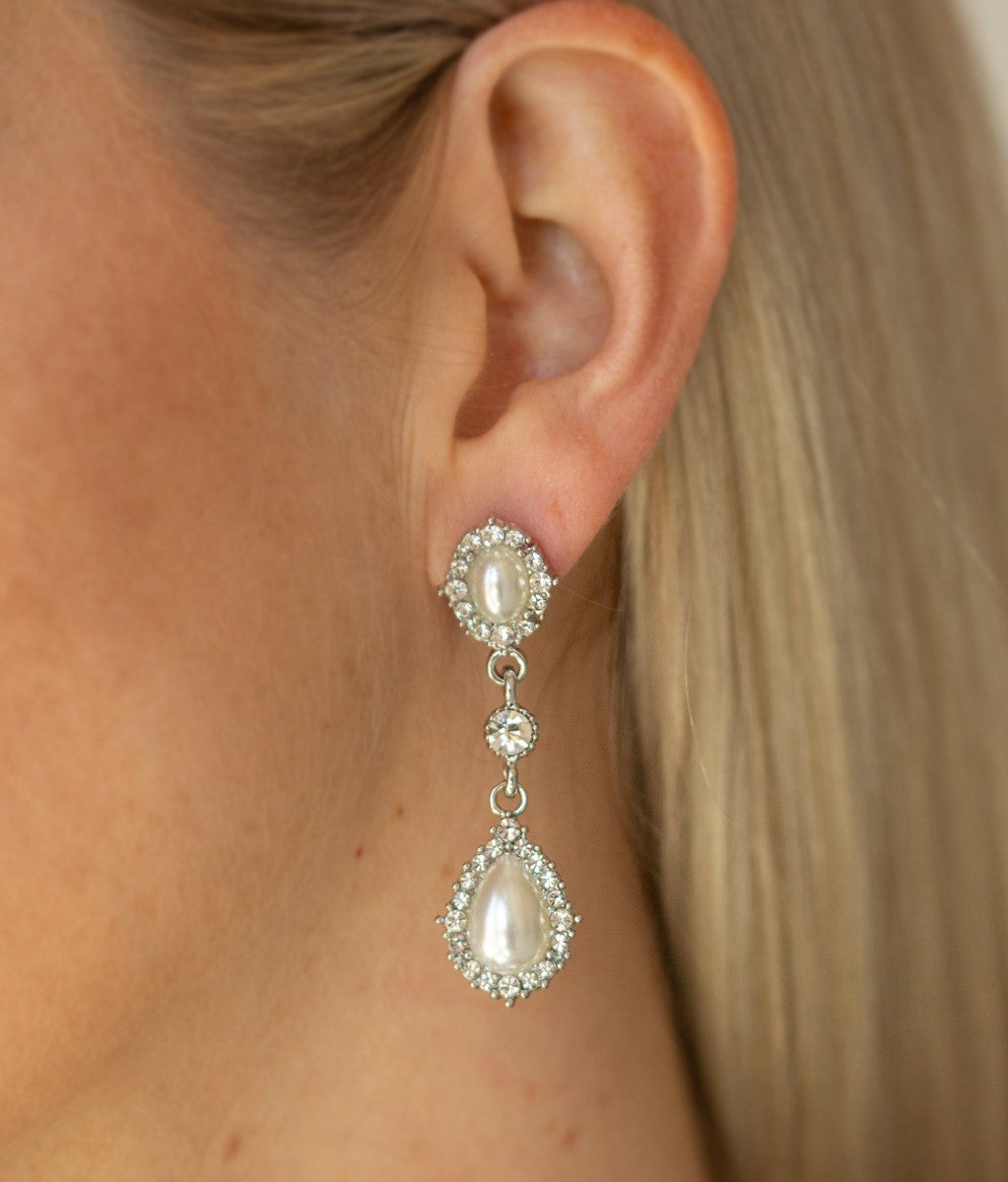 All-GLOWING White Post Earrings