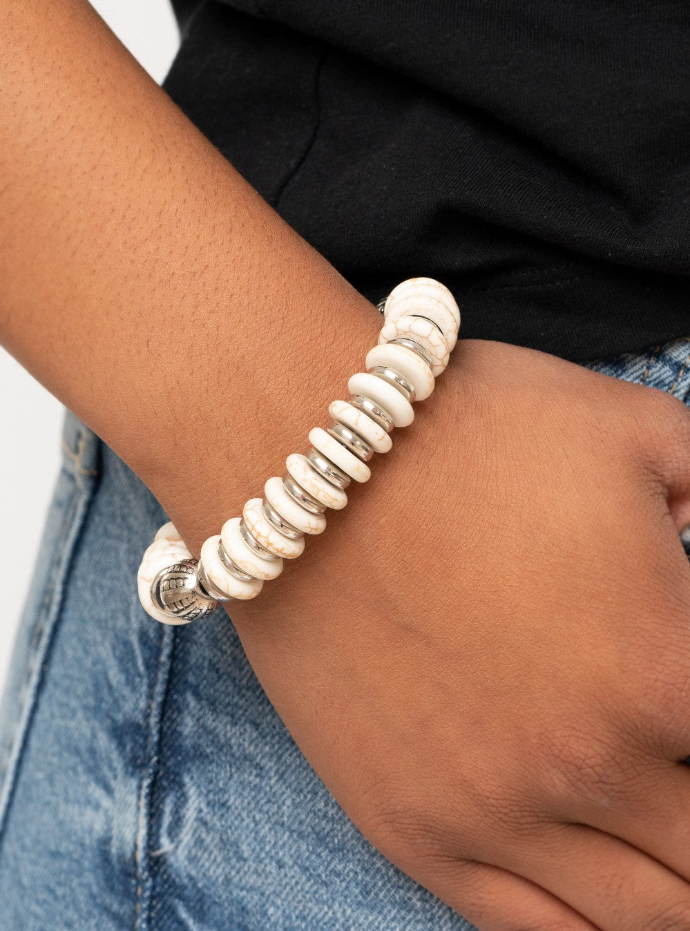 Eco Experience White Crackle Stone Stretch Bracelet